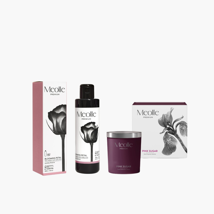 Lumânare parfumată Pink Sugar + Parfum de rufe CADOU