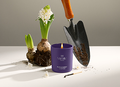 A candle that awakens emotions